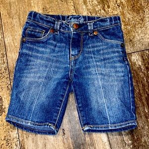 Girls Levi’s shorts size 3t in excellent condition!!!
